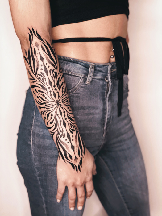 03_-_zouz_ttt_ornamentaltattoo_ornamentalmarseille_mandalamarseille_darksymetrie_blackwork_dotwork_zouz_marseille_tattoo_prisme